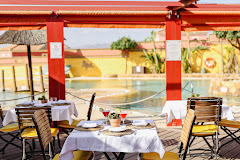 El Club Cocodrilo - The Crocodile Club Restaurante, Piscina, Chiringuito y Pistas Deportivas e Infantiles