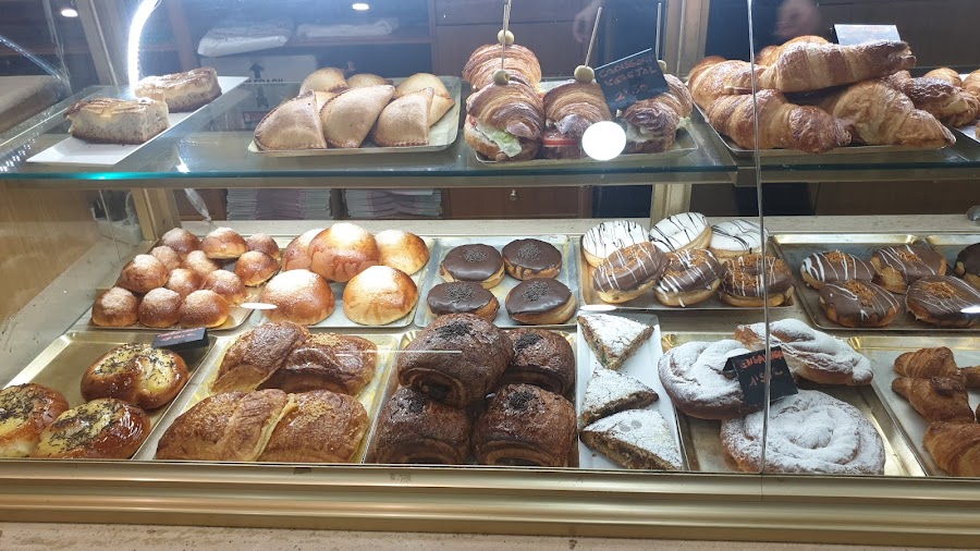 Pastelería Confitería Cafetería Salvador's