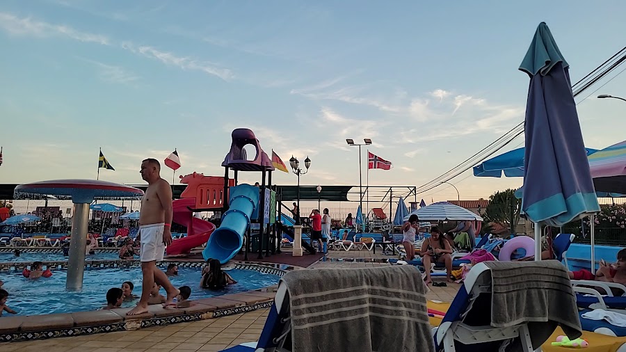 Piscina Minigolf. La Marina